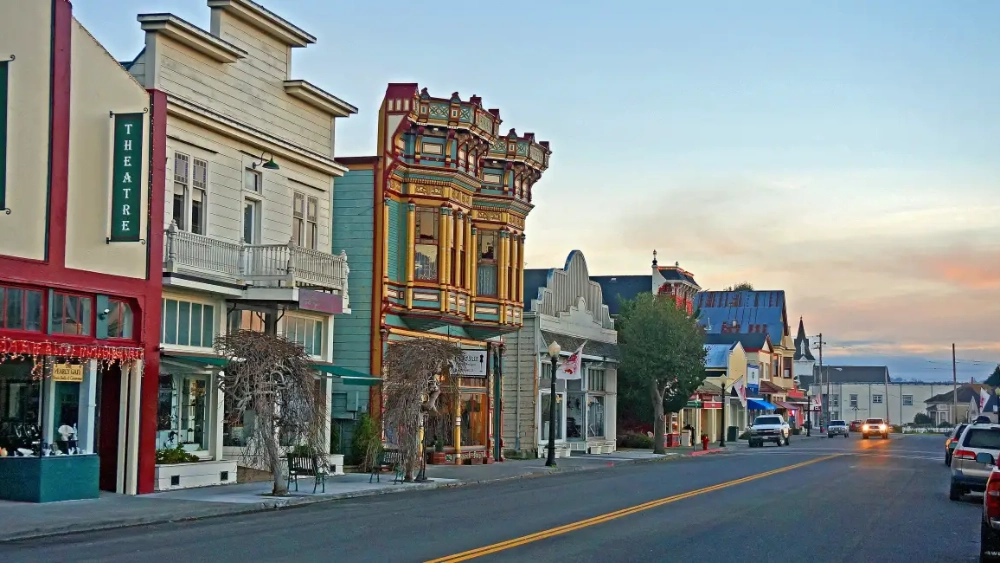 image-stock-1200-victorian-village-of-ferndale-482752026